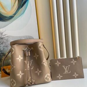 Louis Vuitton CarryAll MM